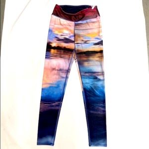 American Eagle sunset graphic leggings size XS